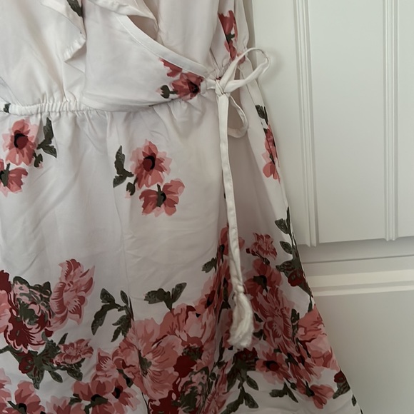 NWT Off the shoulder floral ruffled dress - Picture 2 of 6